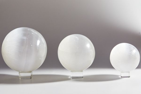 Селенит: «жидкий свет» из мира кристаллов Селенит: «жидкий свет» из мира кристаллов