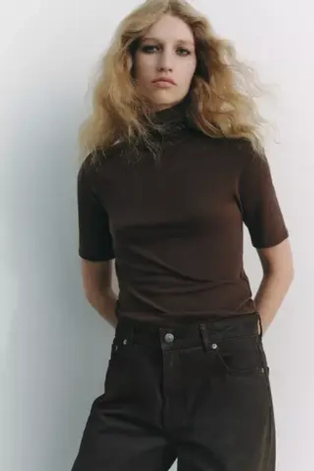 ZARA ФУТБОЛКА С ВОРОТНИКОМ-СТОЙКОЙ, КОРИЧНЕВЫЙ