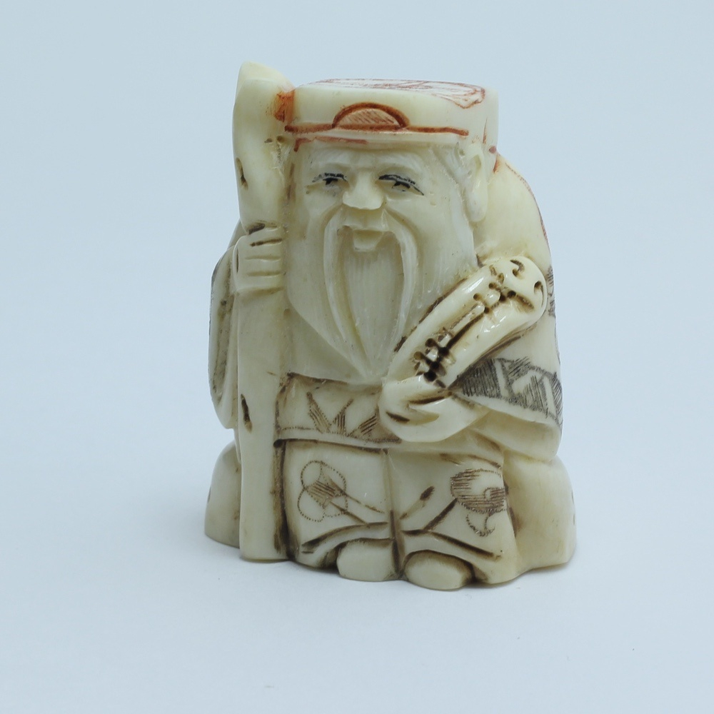 Нэцкэ Дзюродзин посохом и волшебным музыкальным инструментом