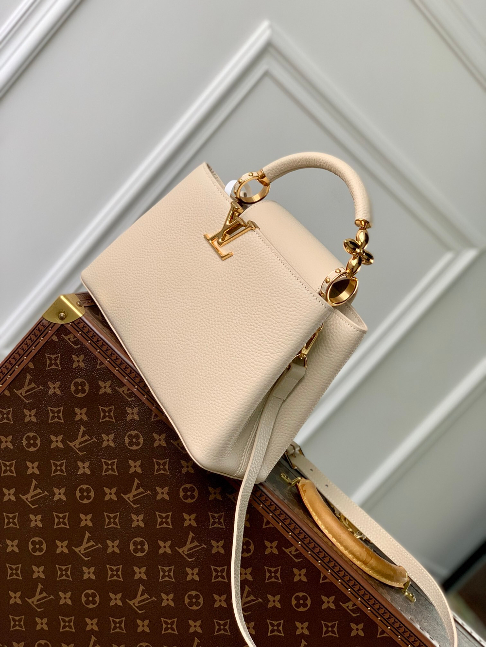 Louis Vuitton Capucines MM