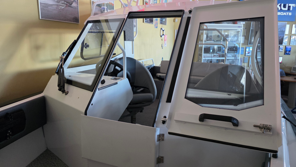 Лодка Беркут L-HT Open. В наличии