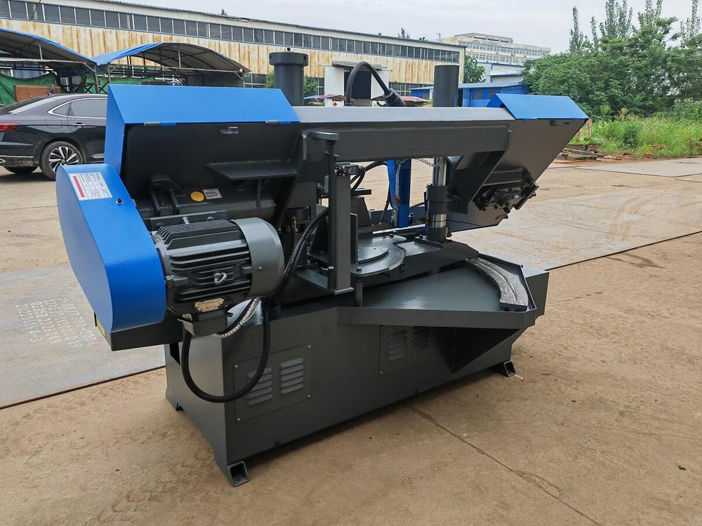 MetalTec BS 350 CZ ленточнопильный станок c поворотом пильного модуля под углом 45 - 90°