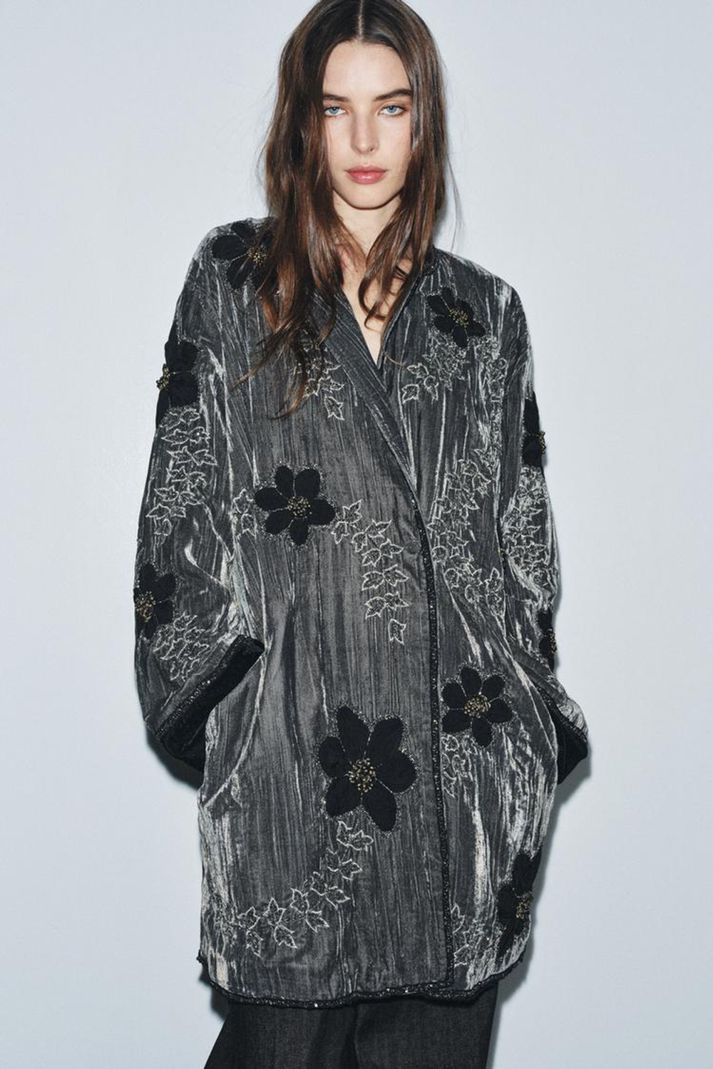 ZARA КИМОНО ИЗ ВЫШИТОГО БАРХАТА — ZW COLLECTION LIMITED EDITION, СЕРЫЙ