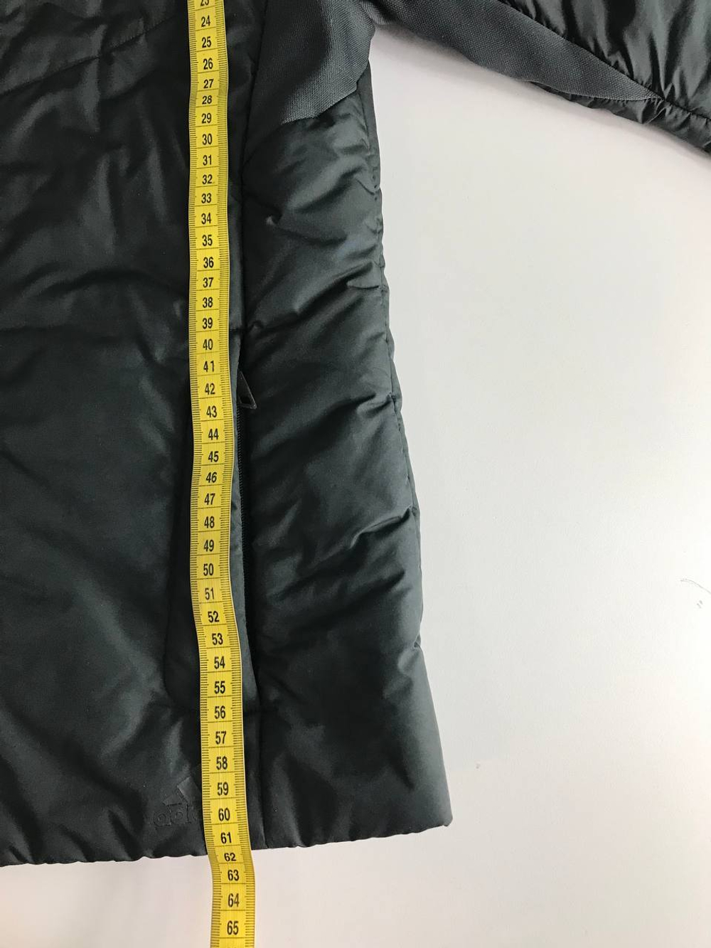 Куртка Adidas практичная, маркировка 36, визуально на 44 размер