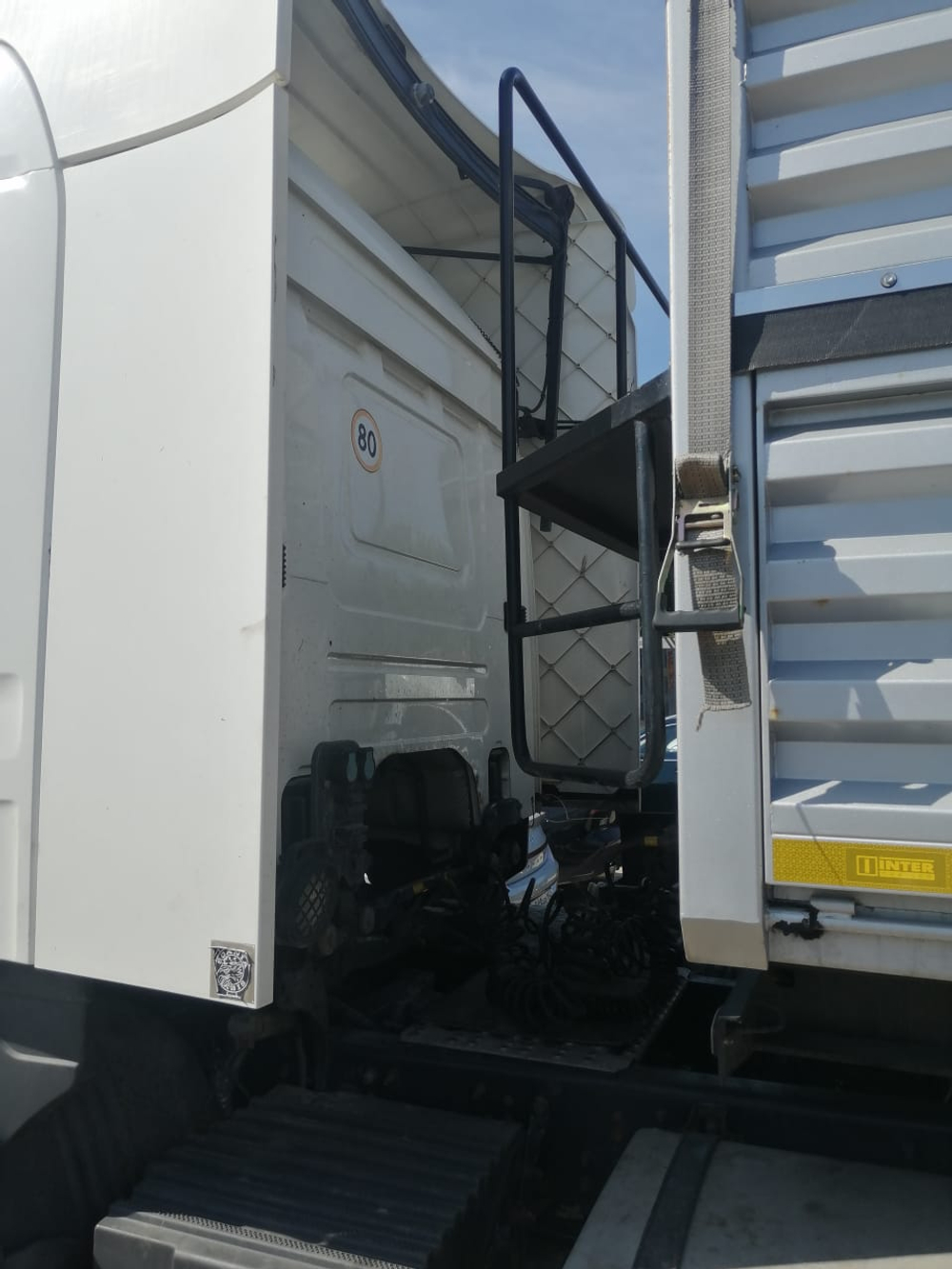 Scania P 4x2 Седельный тягач P400LA4X2HNA ADR FL (Дизельный, 12,7 л, 400 л.с., АТ)
