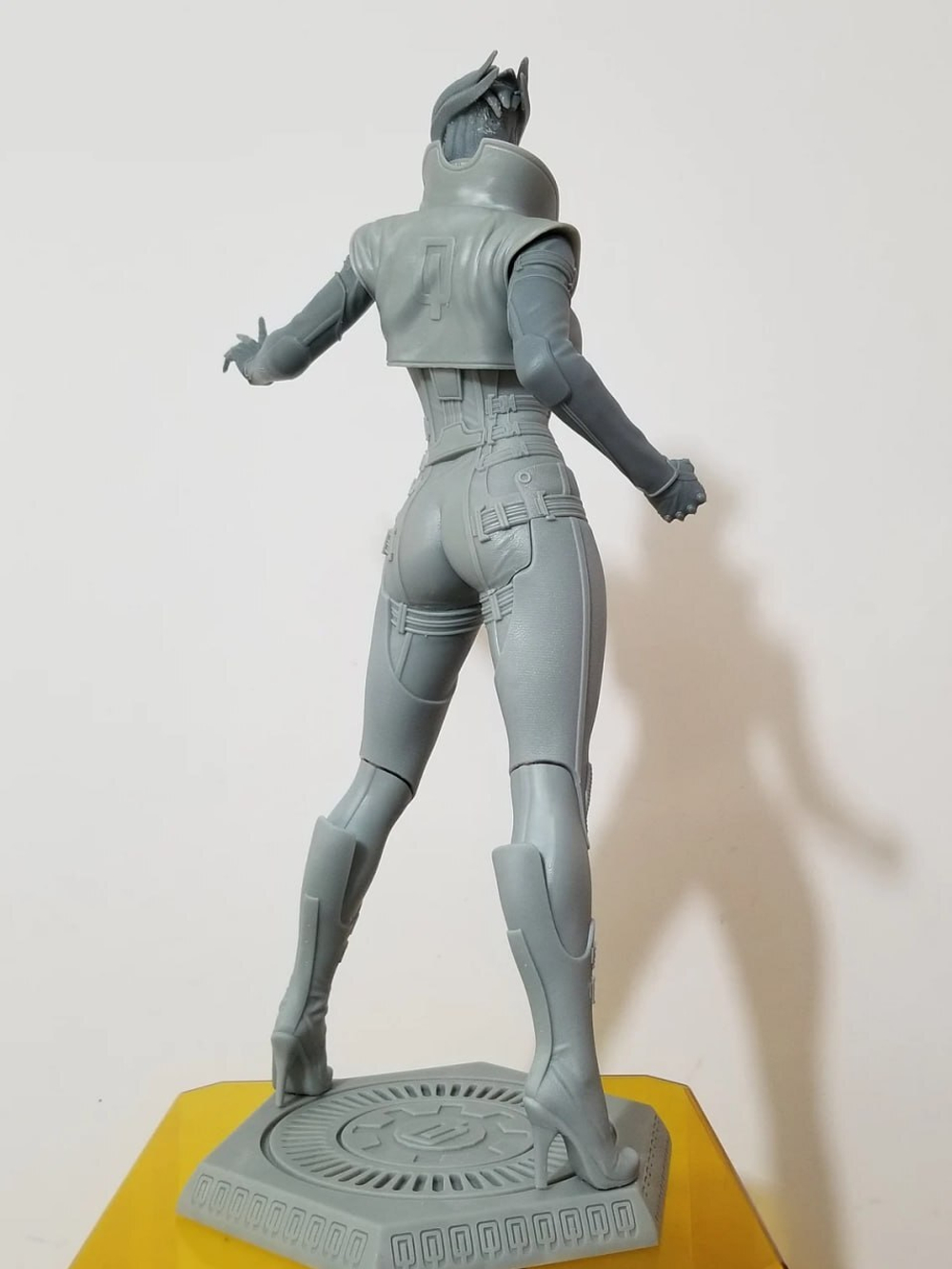 Фигурка Ария азари Mass Effect Aria