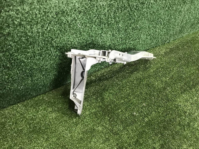 Кронштейн передней панели Mercedes E W213 (16-23)