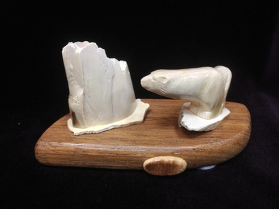 Белый медведь на льдине, сувенир - миниатюра из кости