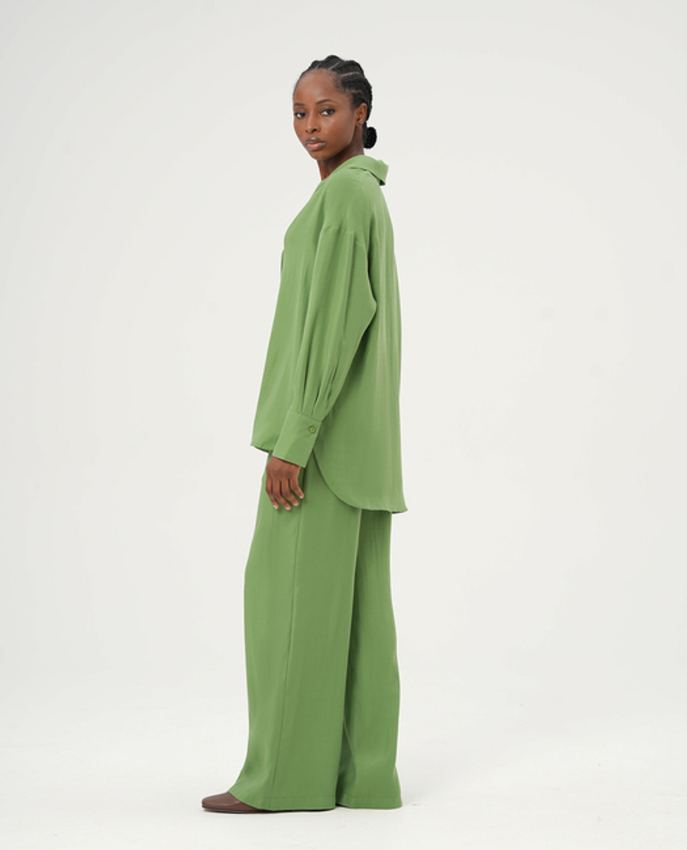 Широкие брюки с эластичным поясом из модала