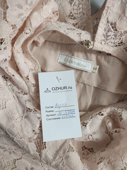 Платье кружевное в нежном оттенке, маркировка М, визуально на 46 размер