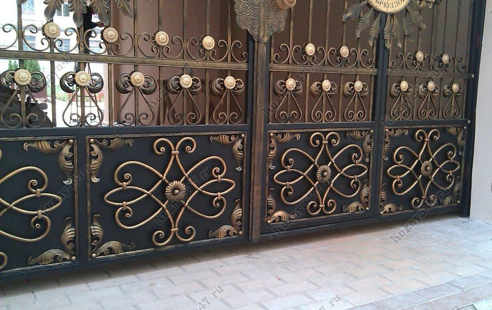 Распашные кованые ворота 25