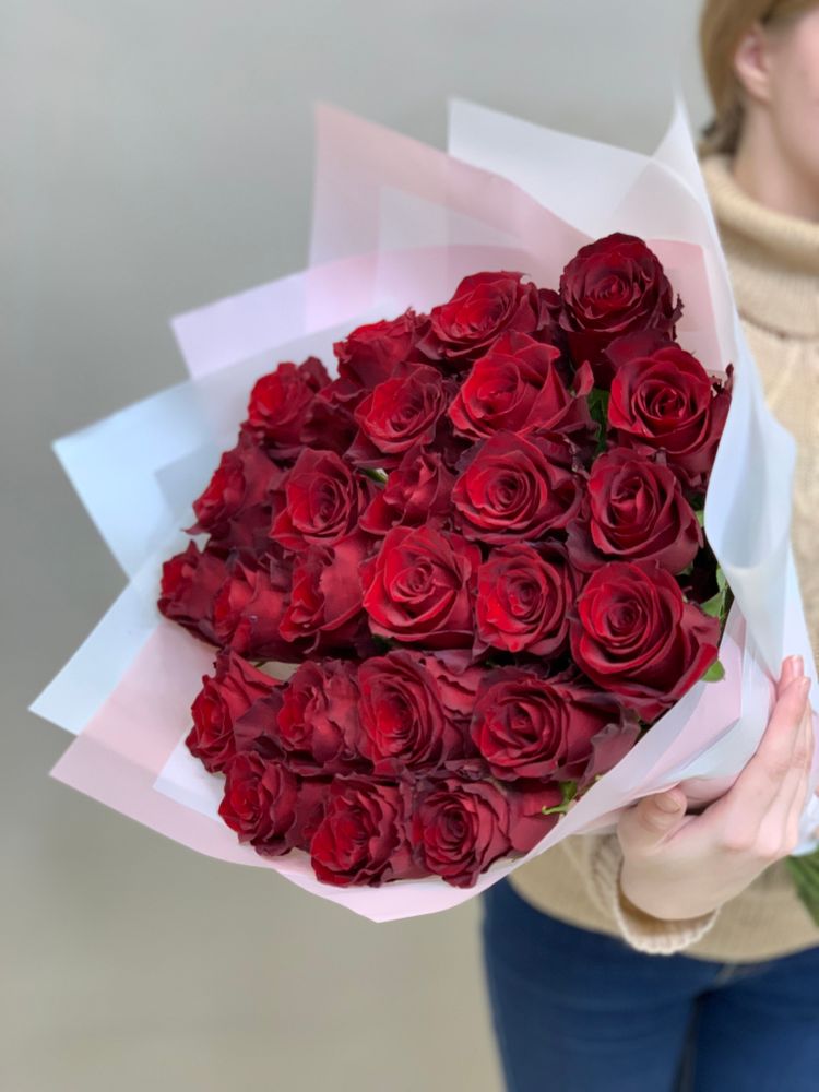 Букет 25 красных роз Эквадор 70см в пленке