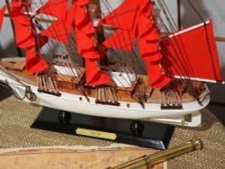 Модель парусника "Secret" ( "Алые Паруса")