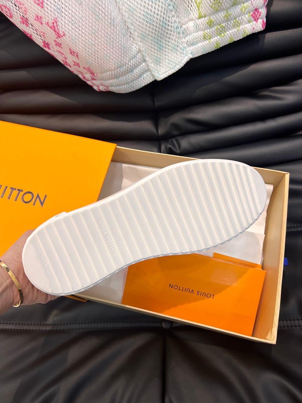 Louis Vuitton Time Out