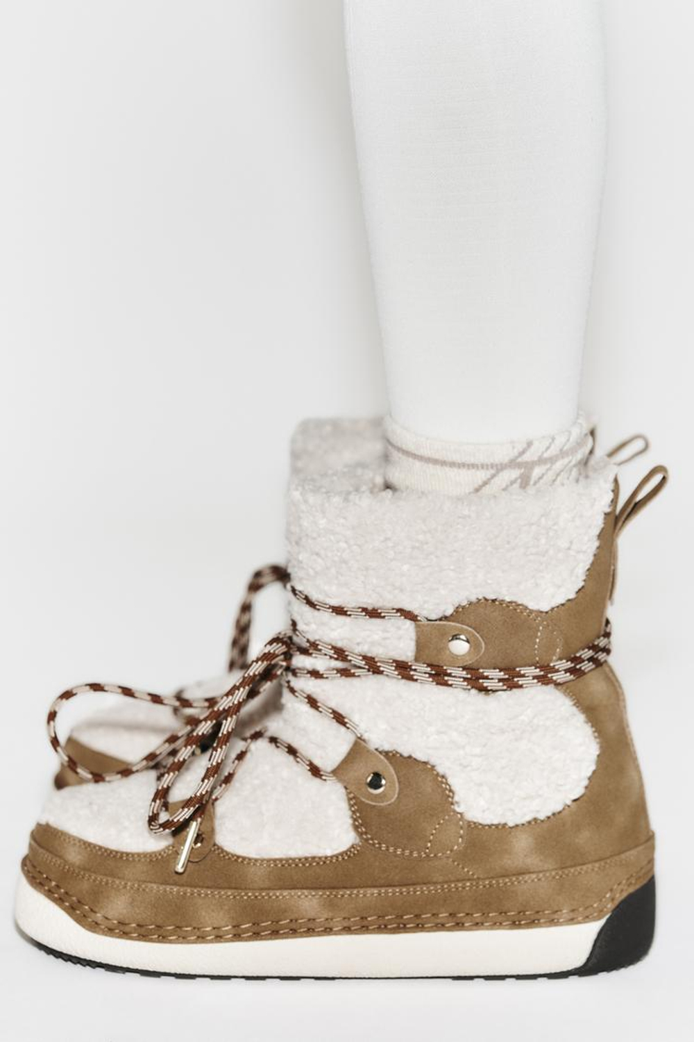 ZARA БОТИНКИ С КОНТРАСТНОЙ ШНУРОВКОЙ, ПЕСОЧНЫЙ