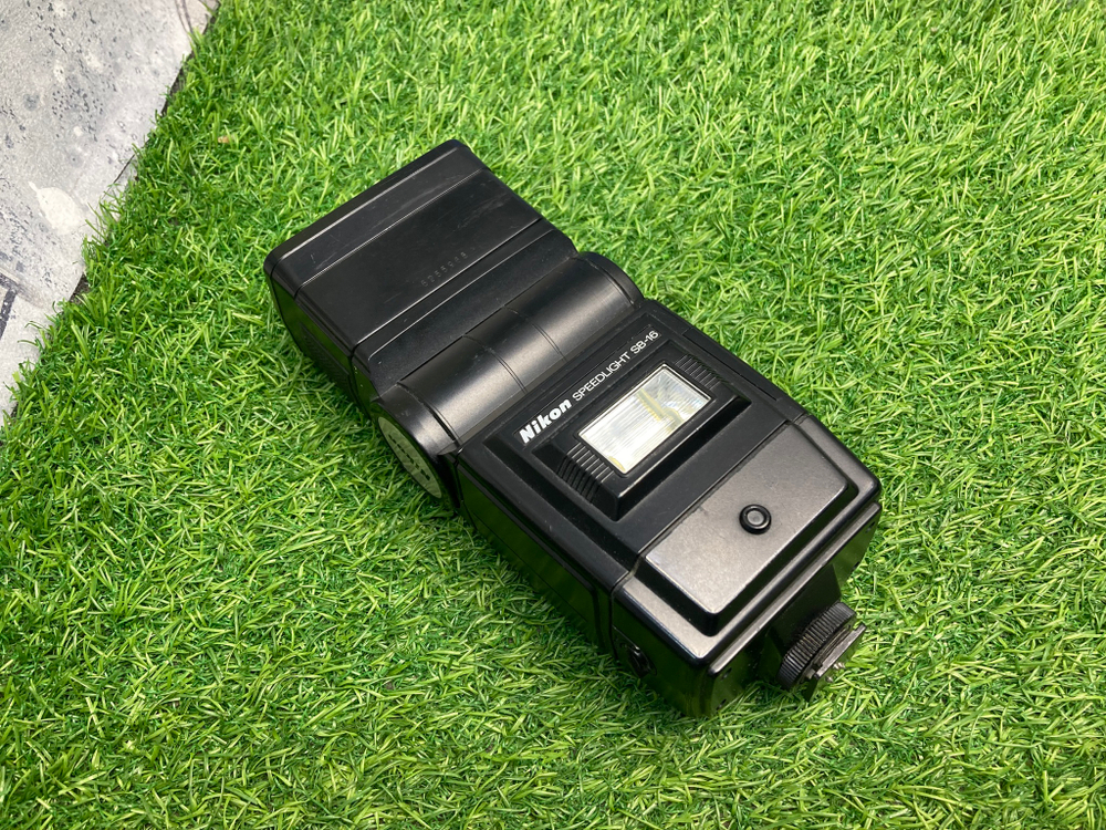 Nikon Speedlite SB-16