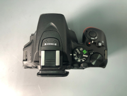 Nikon D5600, 1150 кадров пробега.