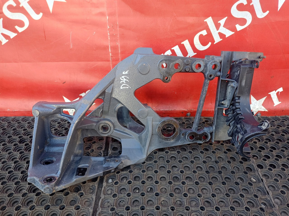 Кронштейн рессоры передней правый 2019 г.