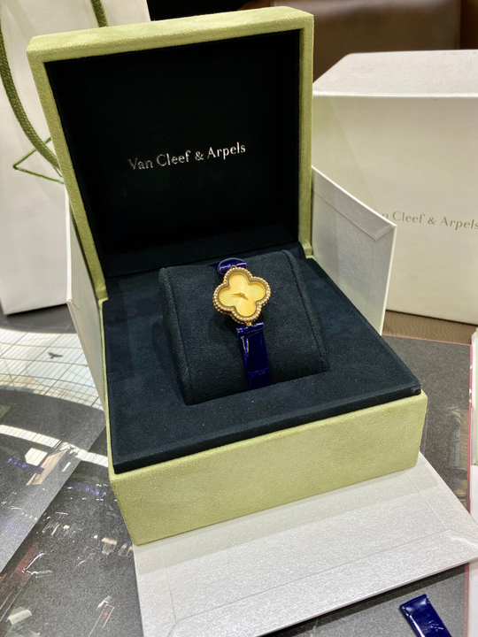 VCA Sweet Alhambra Watch