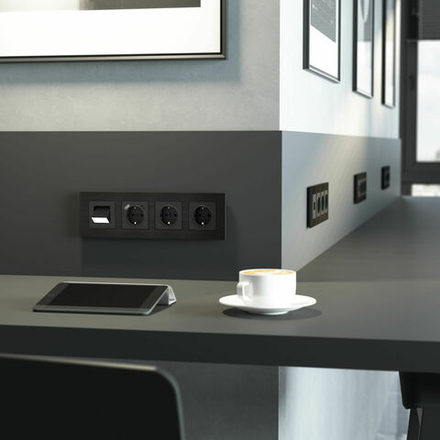 Рамка на 4 поста AluMax (черный алюминий)