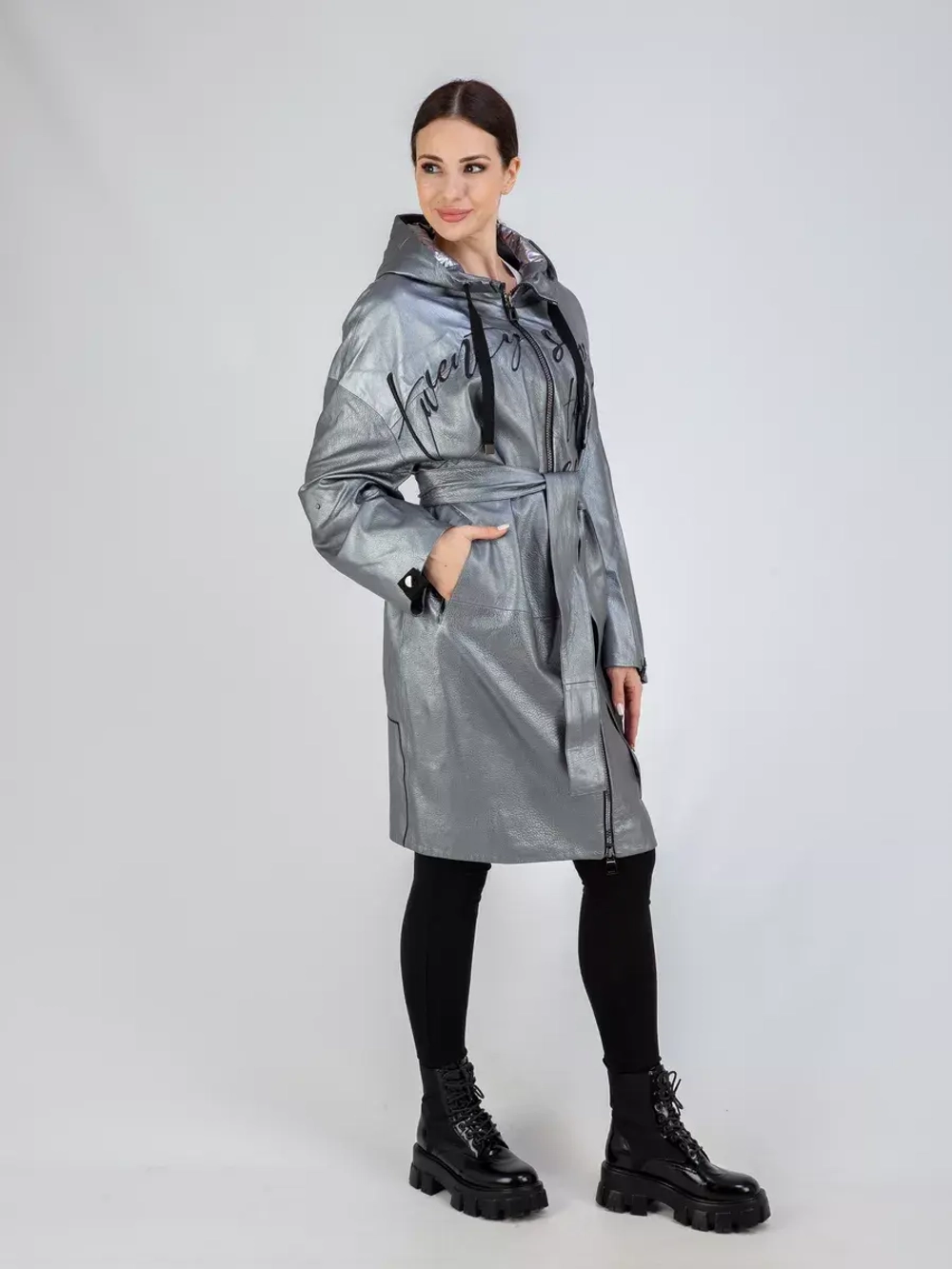 Кожаный плащ на осень с капюшоном