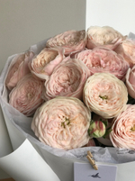 Букет пионовидных кустовых роз Менсфилд парк - крупный бутон