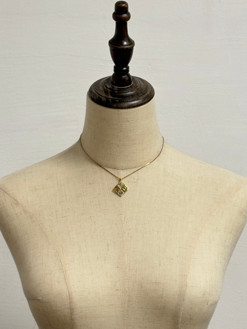 Кулон-лого с кристаллами Givenchy