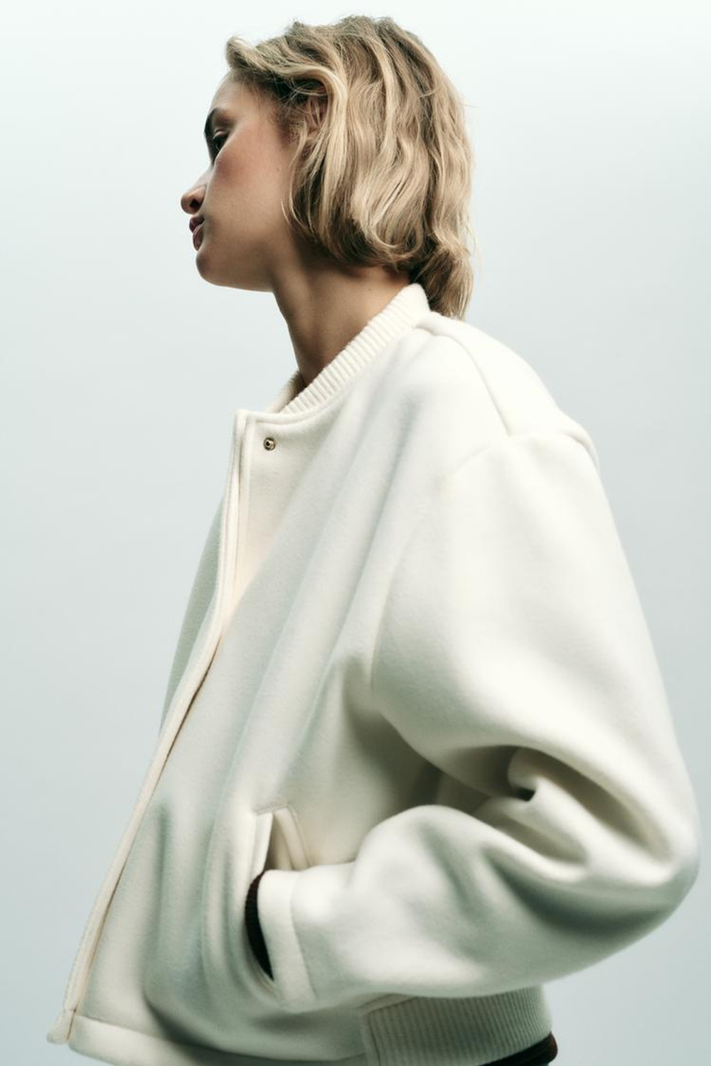 ZARA МЯГКИЙ БОМБЕР С ЗОЛОТЫМИ ПУГОВИЦАМИ, ЭКРЮ