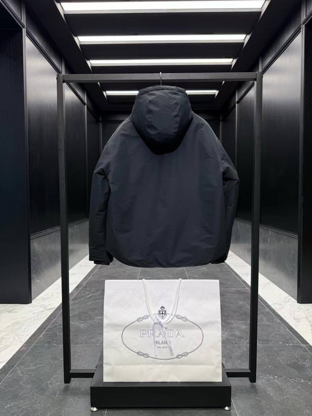 Пуховик Prada