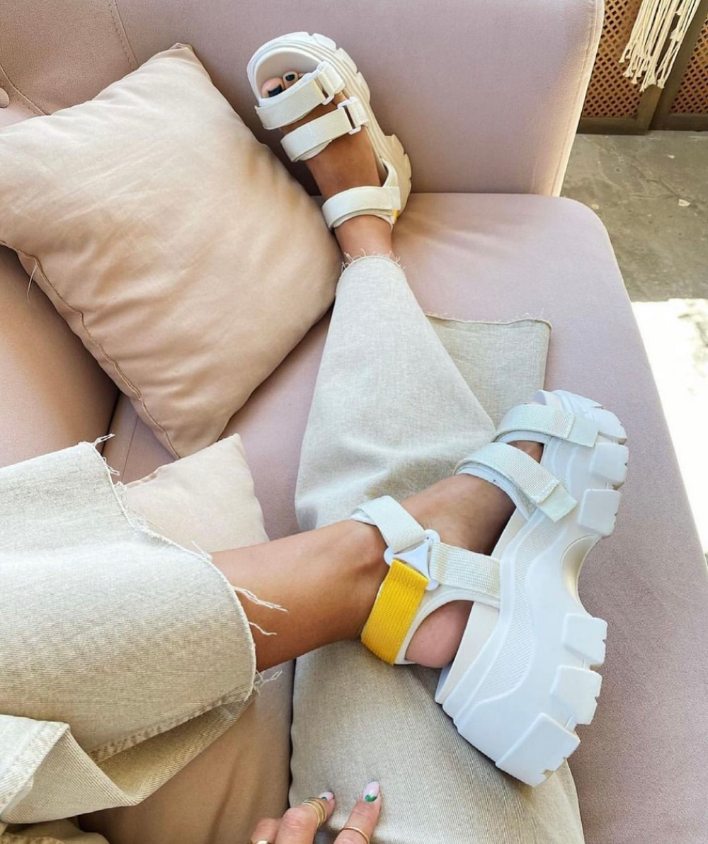 Сандалии на объемной подошве