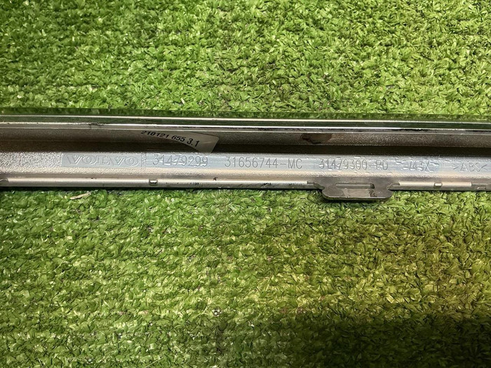 Накладка решетки радиатора Volvo S60 3 (2018-2024)