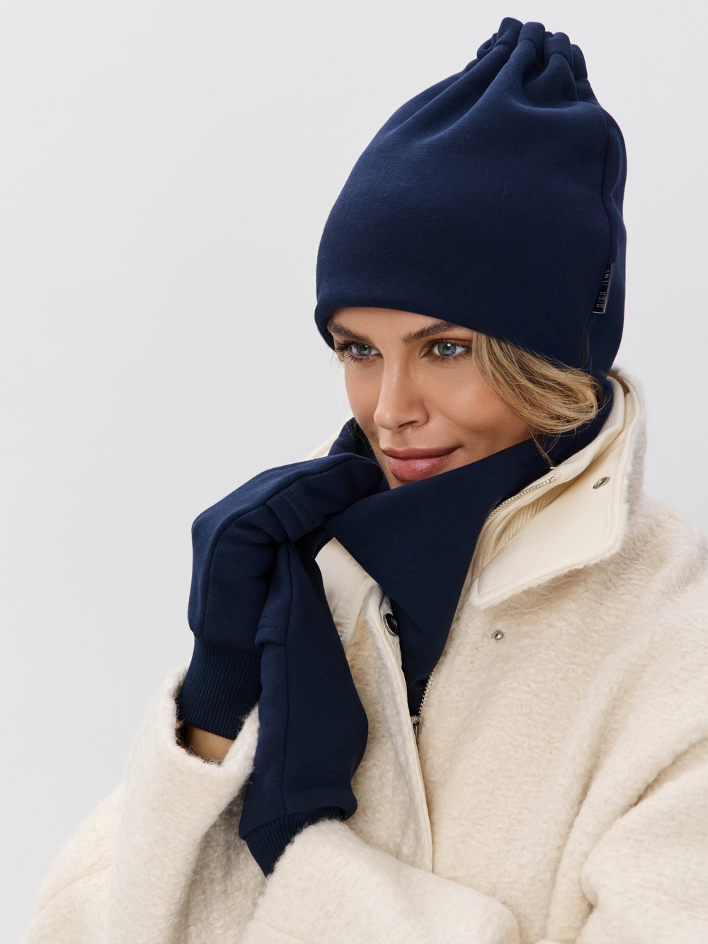 Шапка бини с начесом для хвоста, дред и кос