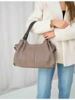 Сумка через плечо средняя классическая