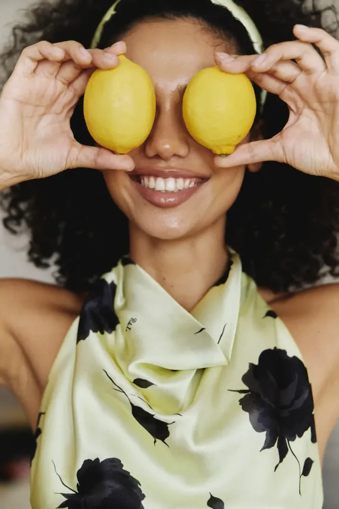 Noelia, ободок широкий из желтого батиста с крупными серыми цветами