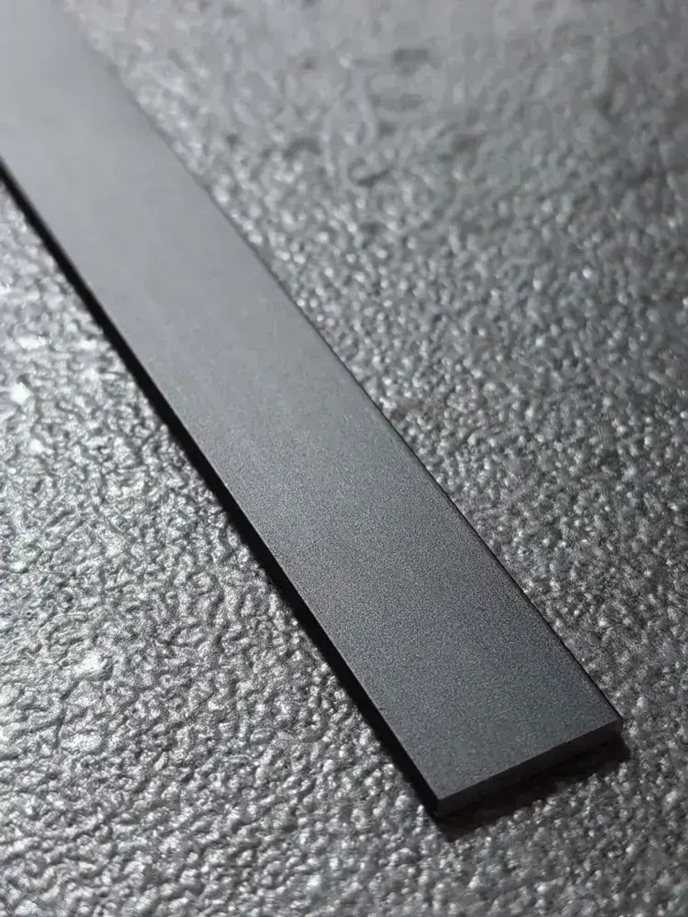 Полоса алюминиевая декоративная 10х1.5мм 2.7м Чёрный матовый