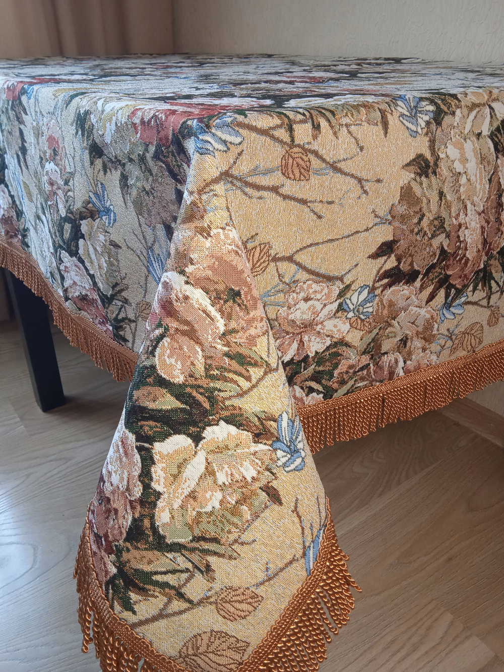 Гобеленовая скатерть Пышные розы 160х200 см