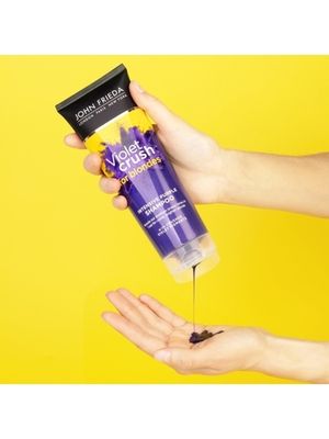 John Frieda VIOLET CRUSH Интенсивный шампунь с фиолетовым пигментом для нейтрализации желтизны светлых волос 250 мл