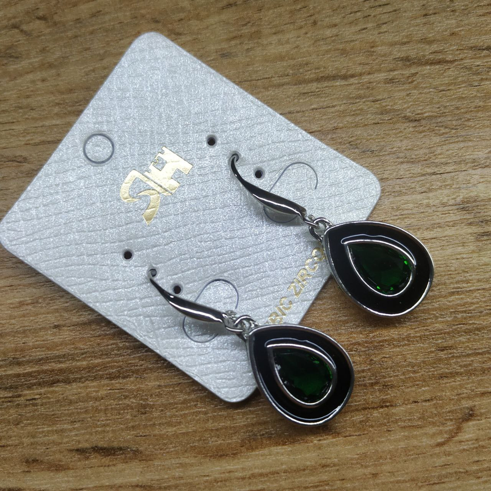 Серьги Cubic Zirconia кристалл в капле цвет зеленый эмаль черная металл серебристый
