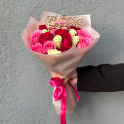 Подарочный набор 19 роз Кения 32см + топпер