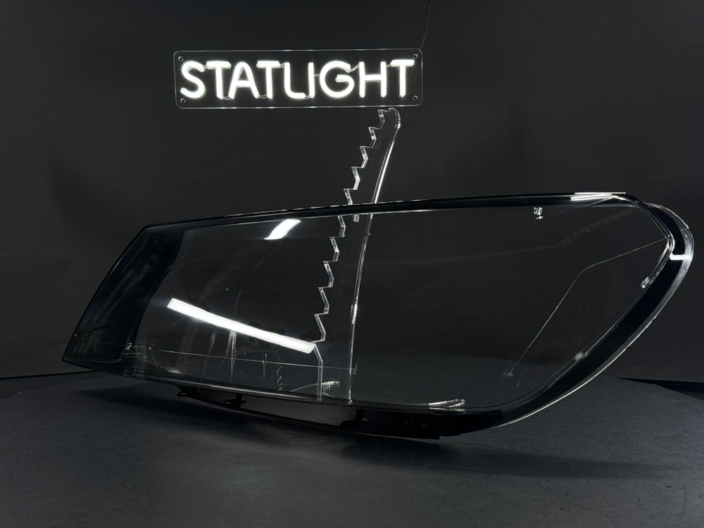 Левое стекло фары Volkswagen Touareg FL NF 2015-2019