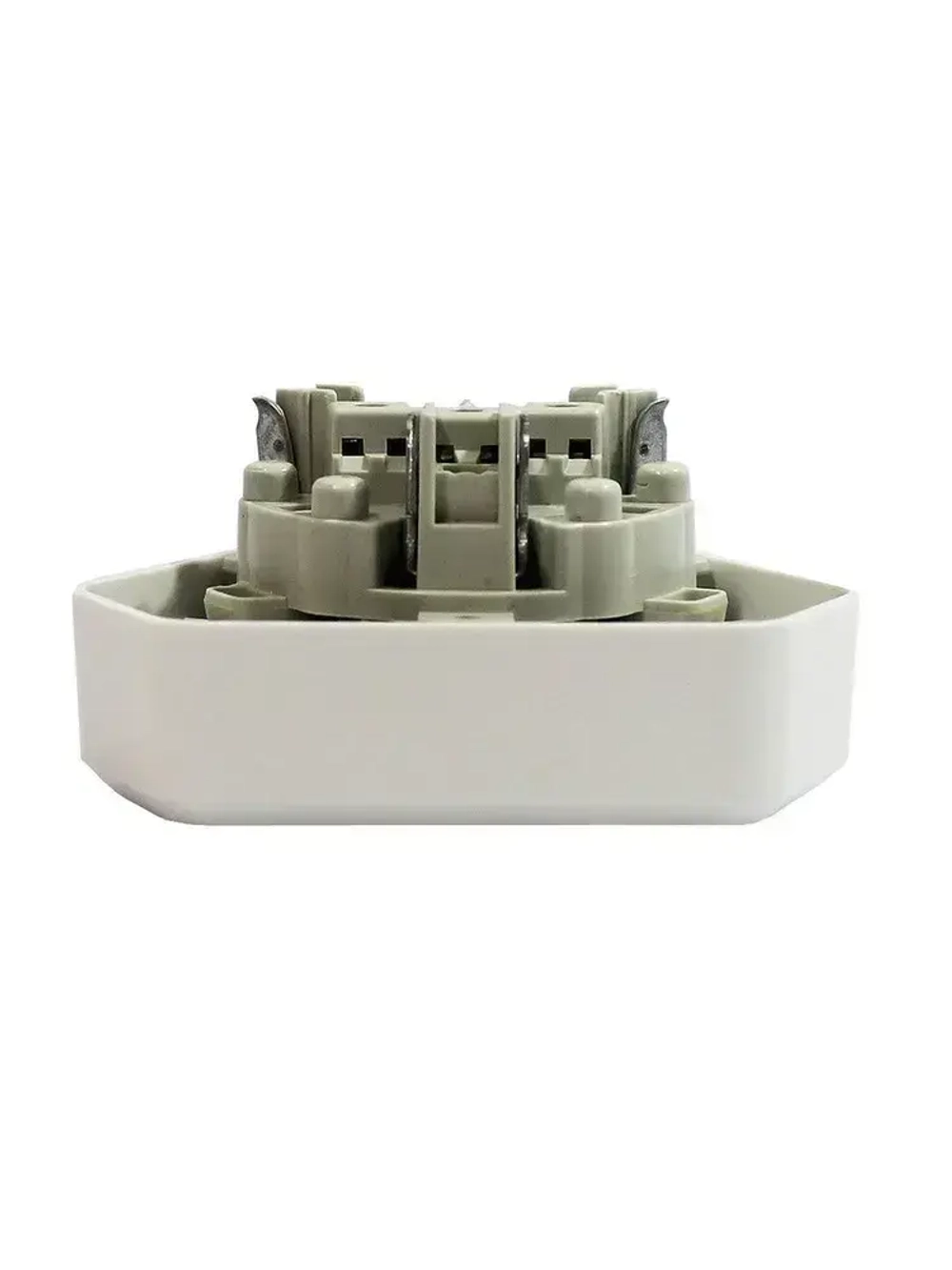 Розетка MAKEL трехместная с заземлением скрытой проводки 16A в одно гнездо