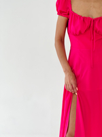 Летящее платье с разрезами