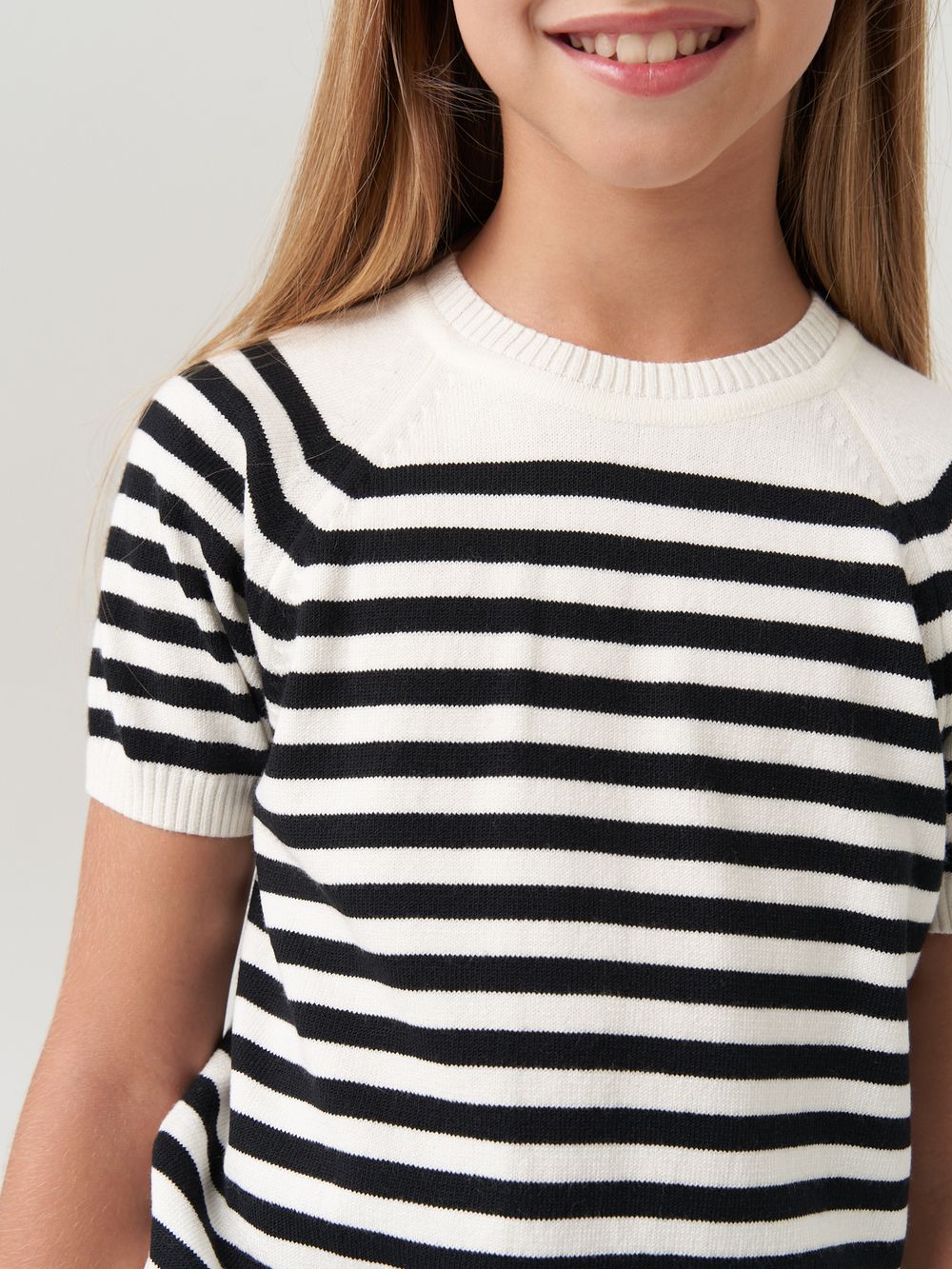 Джемпер для девочки с коротким рукавом AT1012 молочный-черный