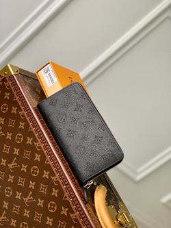 Louis Vuitton Zippy Wallet
