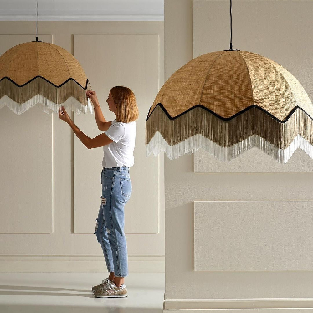 Плетёная люстра с акцентом на природные текстуры и изящные детали.