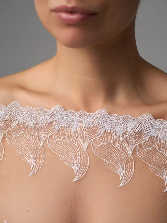 05-176 ОПТ Вышивка на неэл. сетке 25 см, бежевый 775 /айвори 004/ серебро