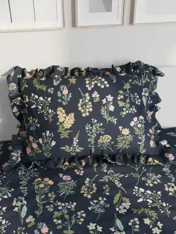 Декоративная наволочка с рюшами, оборками Сказка Сатин "Botany" 50х70 см, 1 шт, без молнии