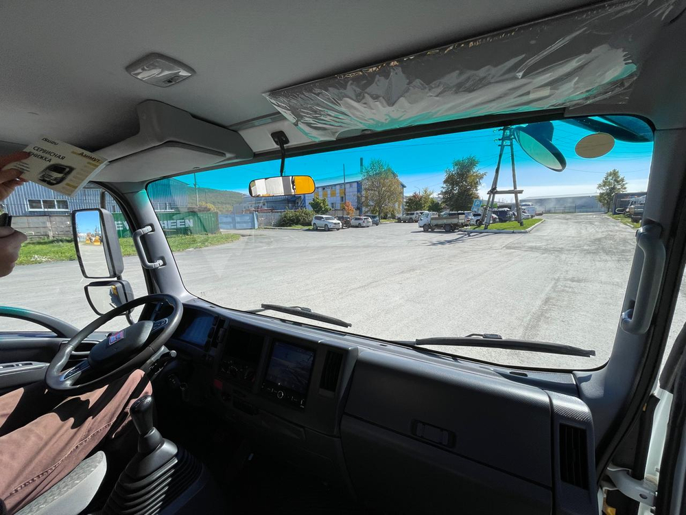 Isuzu ELF 12.0 (NQR) Бортовой с КМУ ELF (Дизельный, 5,2 л, 192 л.с., МТ)