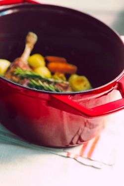 Чугунная кастрюля Swiss Diamond PC 1434CR