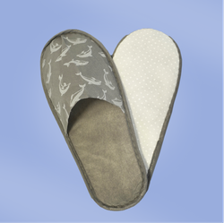 Тапки спанбонд, закрытый мыс (100 пар) одноразовые, дельфины, тематические УЗО, серые, серая окантовка